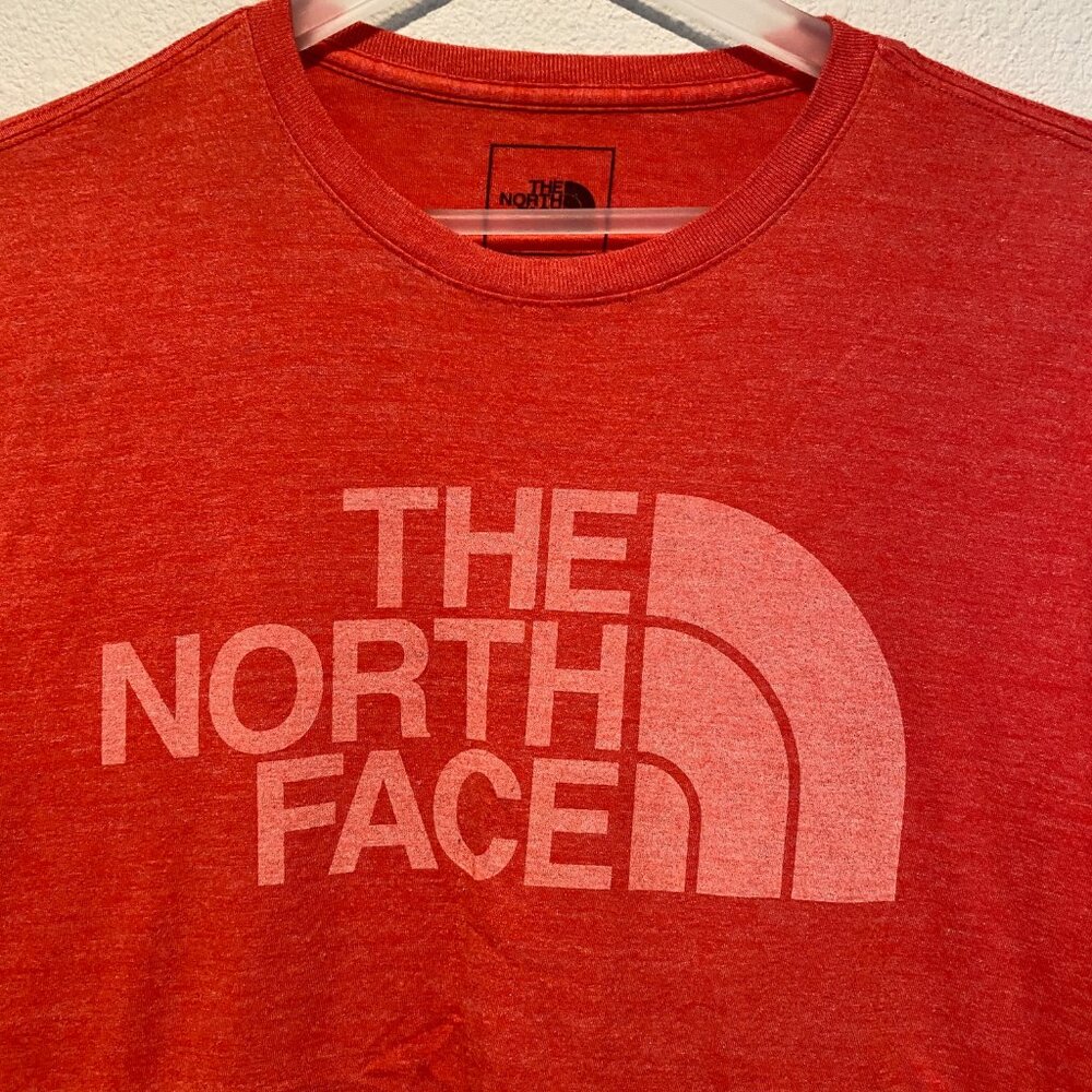 The North Face Red Logo T-Shirt Medium  Outdoor Cotton‎ Blend Tee - Picture 2 of 4